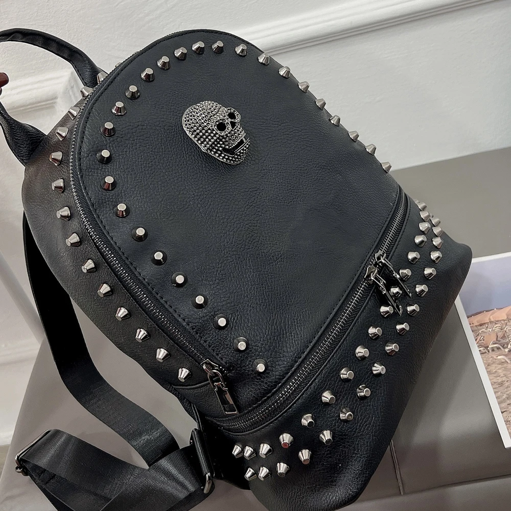 SHELKSBAG حقائب ظهر نسائية عصرية عتيقة حقائب مدرسية عادية برشام رصع القوطية روك مصمم أسود بولي Leather حقيبة ظهر جلدية على شكل جمجمة