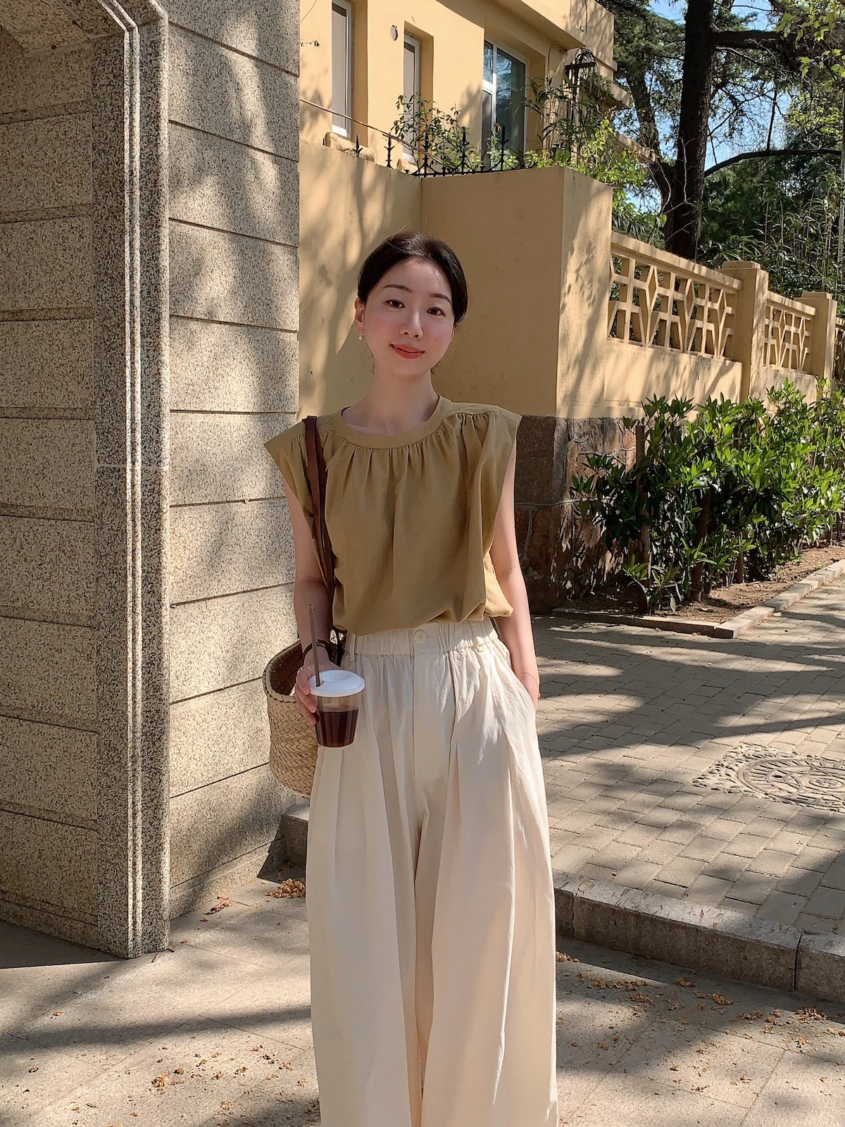 

Summer Loose Fit Cotton Linen irt with Button Design Sweet Sle round Ne ort Sve Women's Top Faion Korean Sle