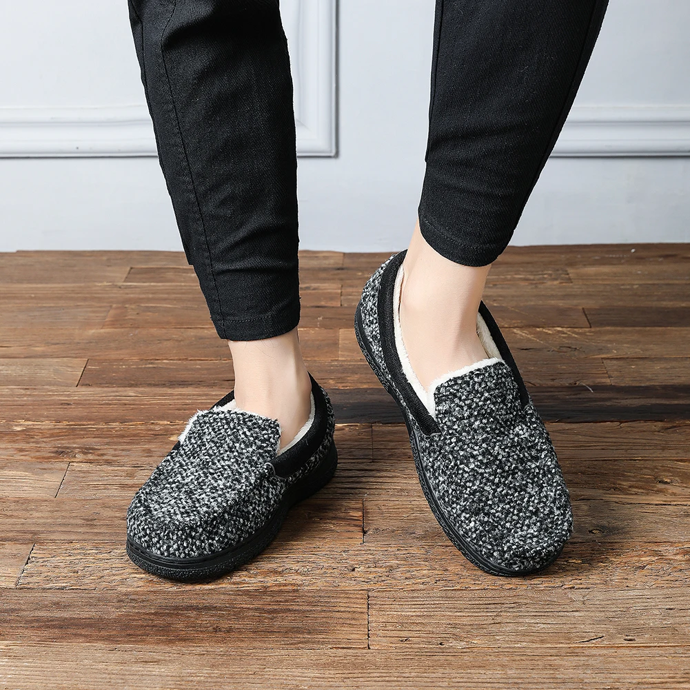 Men Moccasin Slippers Fuzzy House Slippers Comfortable Fur Lined Loafers Slip On Shoes for Indoor Outdoor