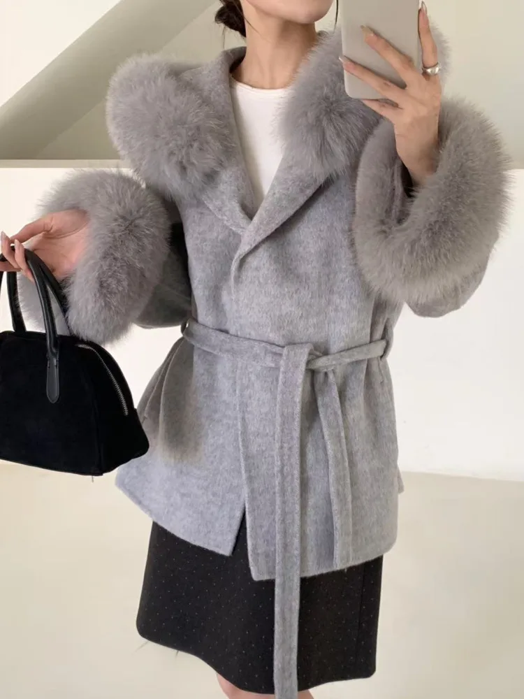 DFDG 2025 AW المرأة قصيرة مزدوجة الوجه الصوف معطف مقنع للإزالة الثعلب الفراء طوق الحد الأدنى مصمم نمط وصول معطف