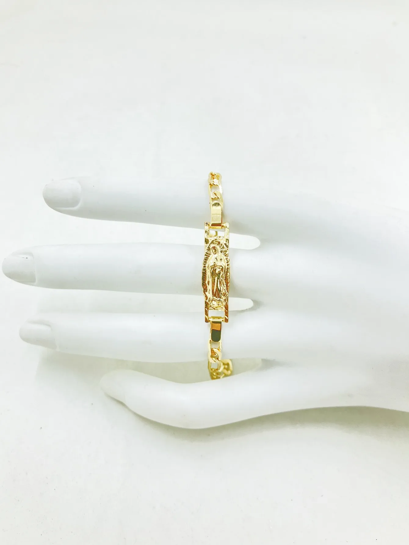 Simple and Fashionable Virgin Mary Gold Plated Women's Small Bracelet Religious Jewelry