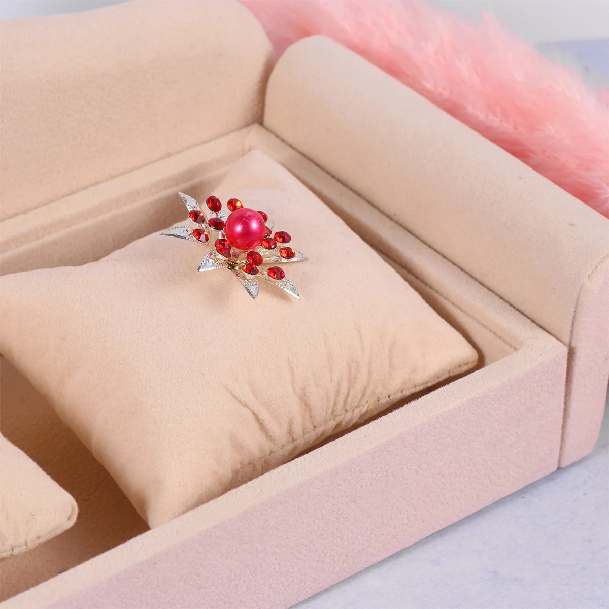 1Pcs Sofa Shaped Jewelry Box Beige Creative Flannelette Display Holder Elegant Watch Bracelet Organizer Gift Decoration