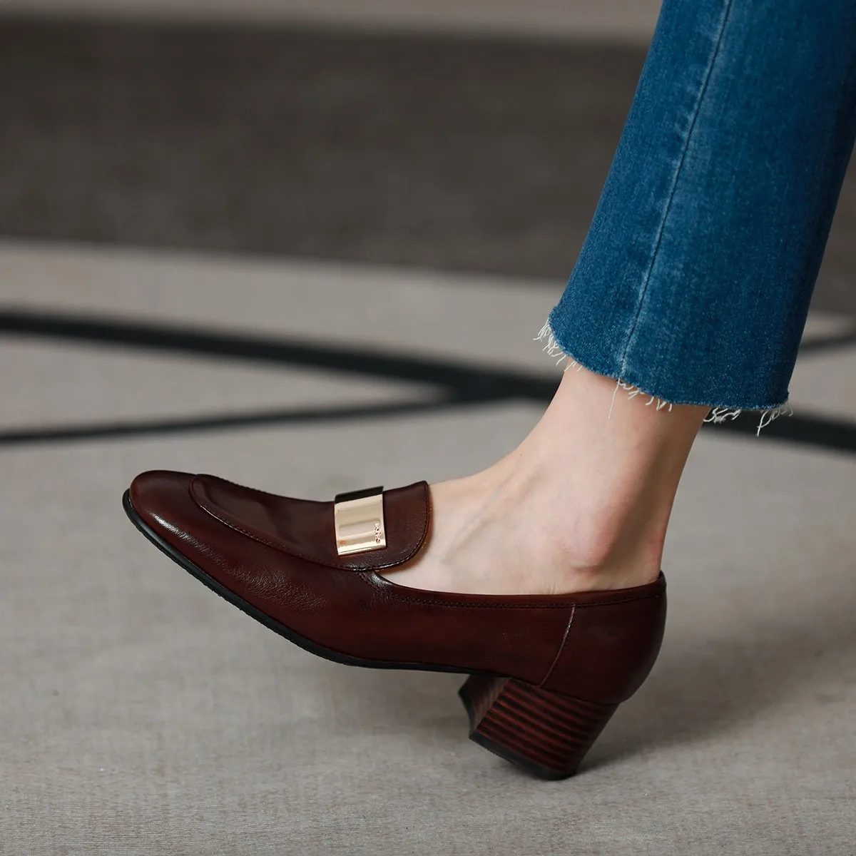 Shoes WomanSlip On Spring Autum Vintage Metal Pumps  Retro French Style Thick Sqaure Heel Cowhide Women Pumps Round Toe Loafers