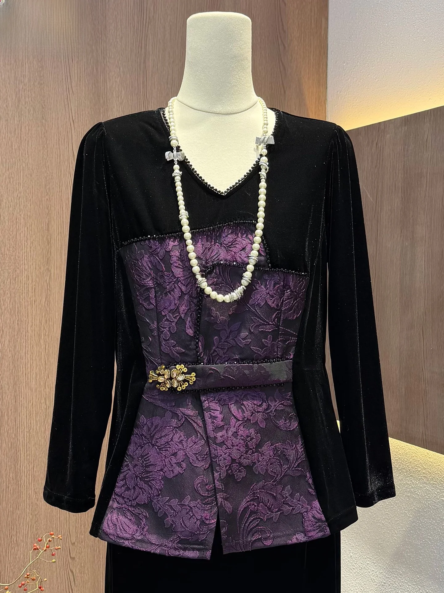 

Autumn Fashion Heavy Work Silk Velvet Patchwork Long Sleeve Top And Wide Leg Pants Two Piece Set for Mom Middle-Aged Women