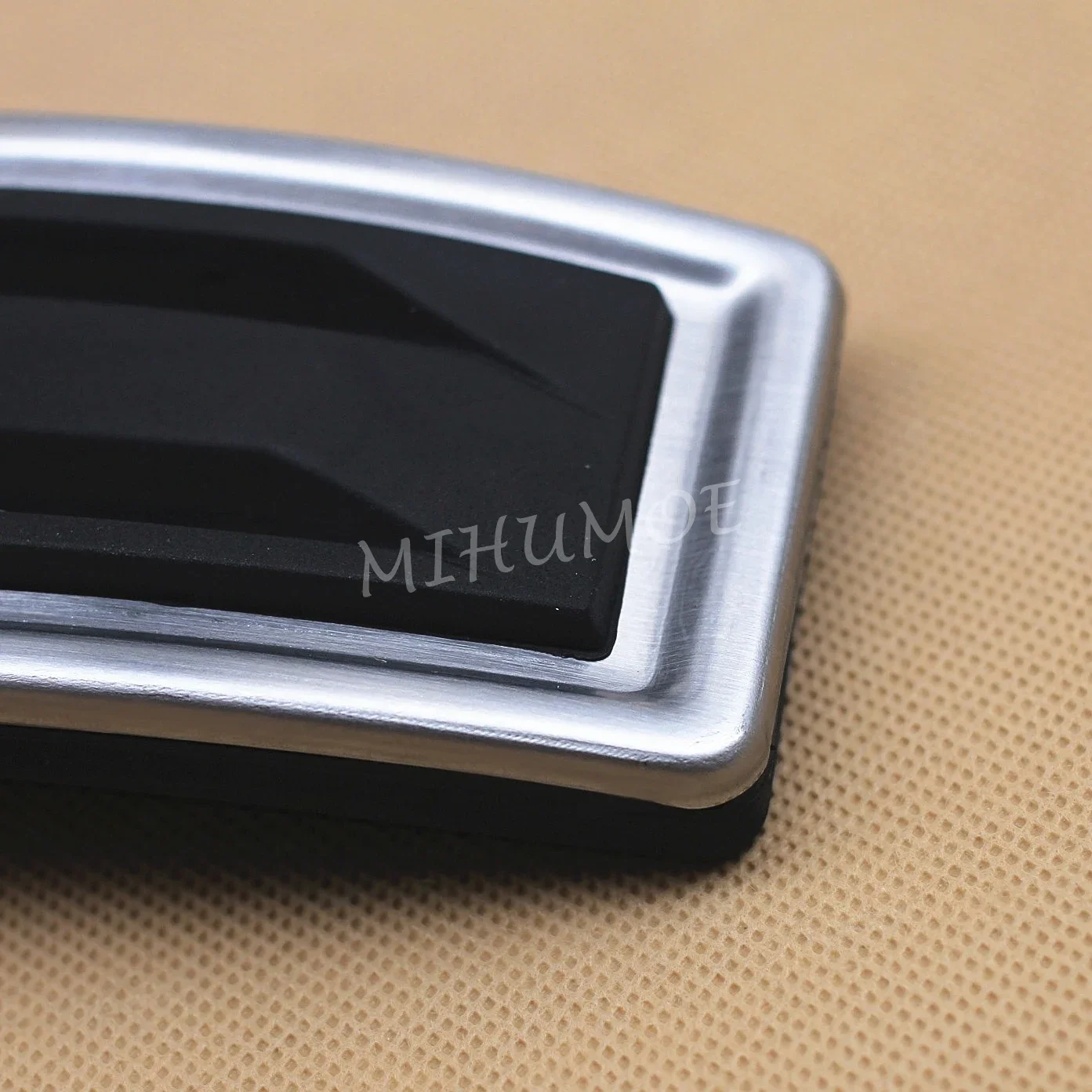 Non-Slip Stainless Steel Foot Gas Brake Pedal Pad Cover Accessories For Cadillac XT5 Chevrolet Blazer GMC Acadia