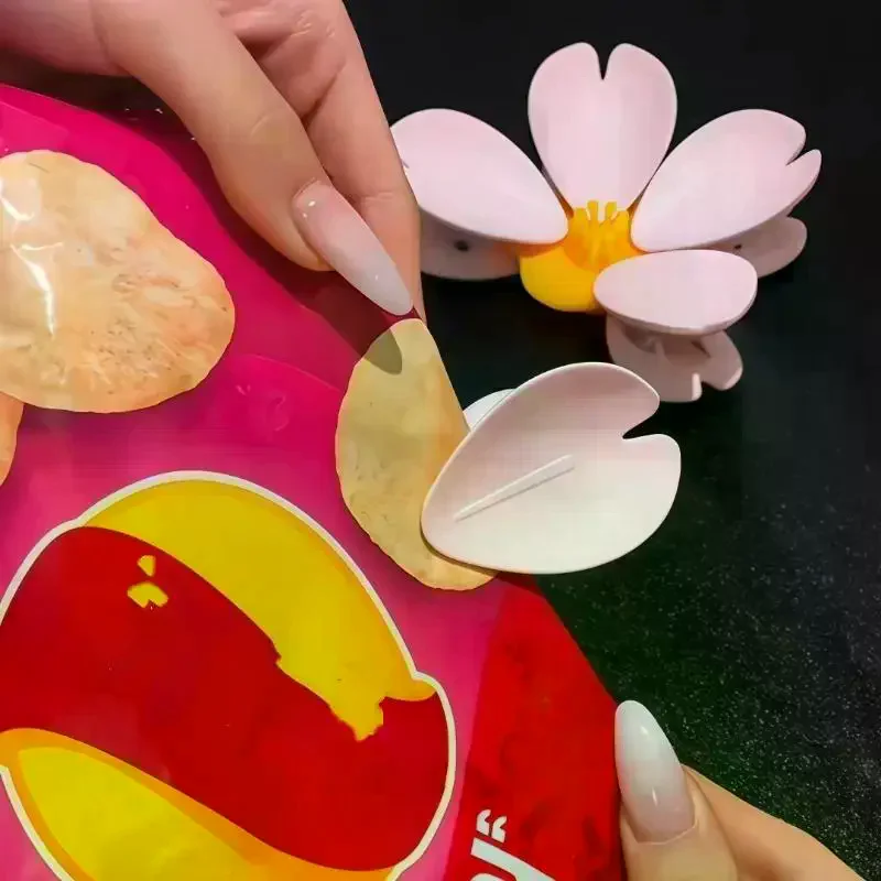 Multifunctional Sakura Magnetic Clip Creative Kitchen Gadget Snack Sealer Food Storage Unique Petal Clip Home Fridge Magnet