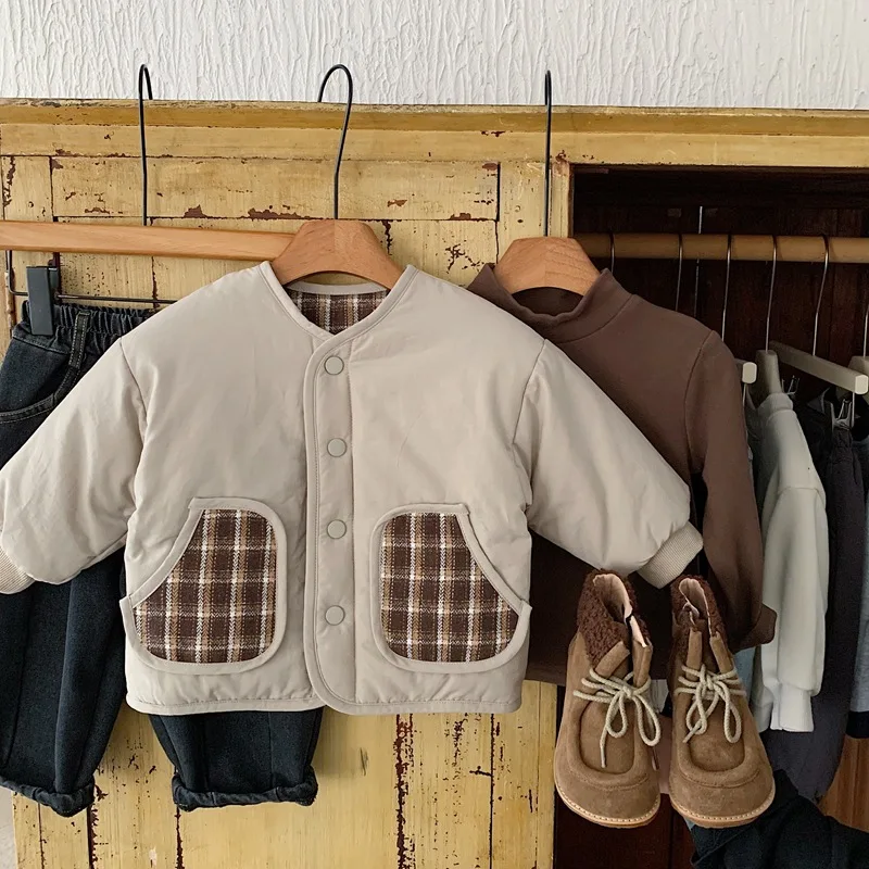 Осень/зима 2025: модная детская толстая теплая хлопковая куртка в клетку с круглым вырезом и большим карманом