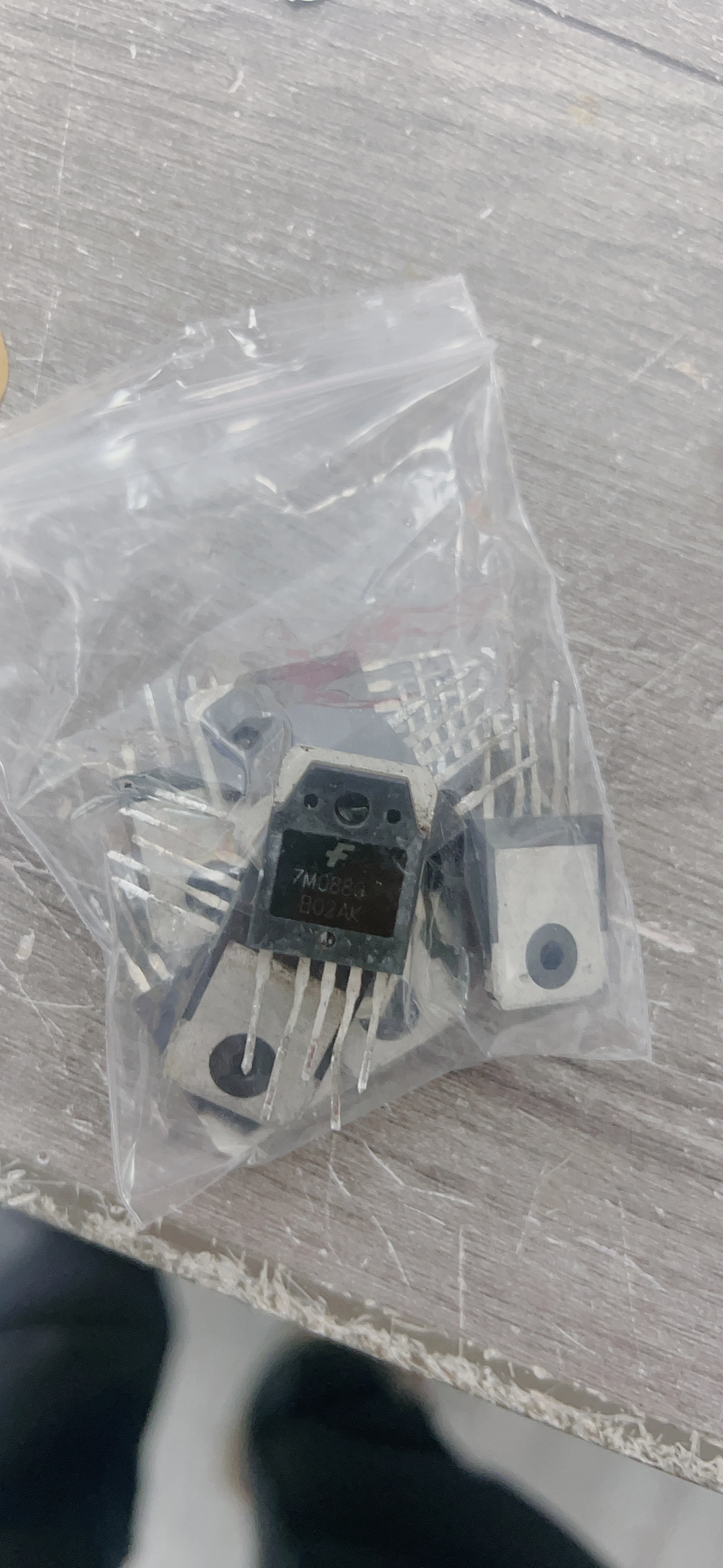 Original 7M0880 7M0880R 1M0880 power regulator IC chip AC/DC converter           10PCS -1lot
