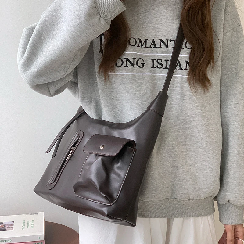 Korean Retro Hobo Shoulder Bag Multi‑pocket Star Zipper Decor Soft Faux Leather Crossbody Bag Casual Daily Commute Tote Purse view 4