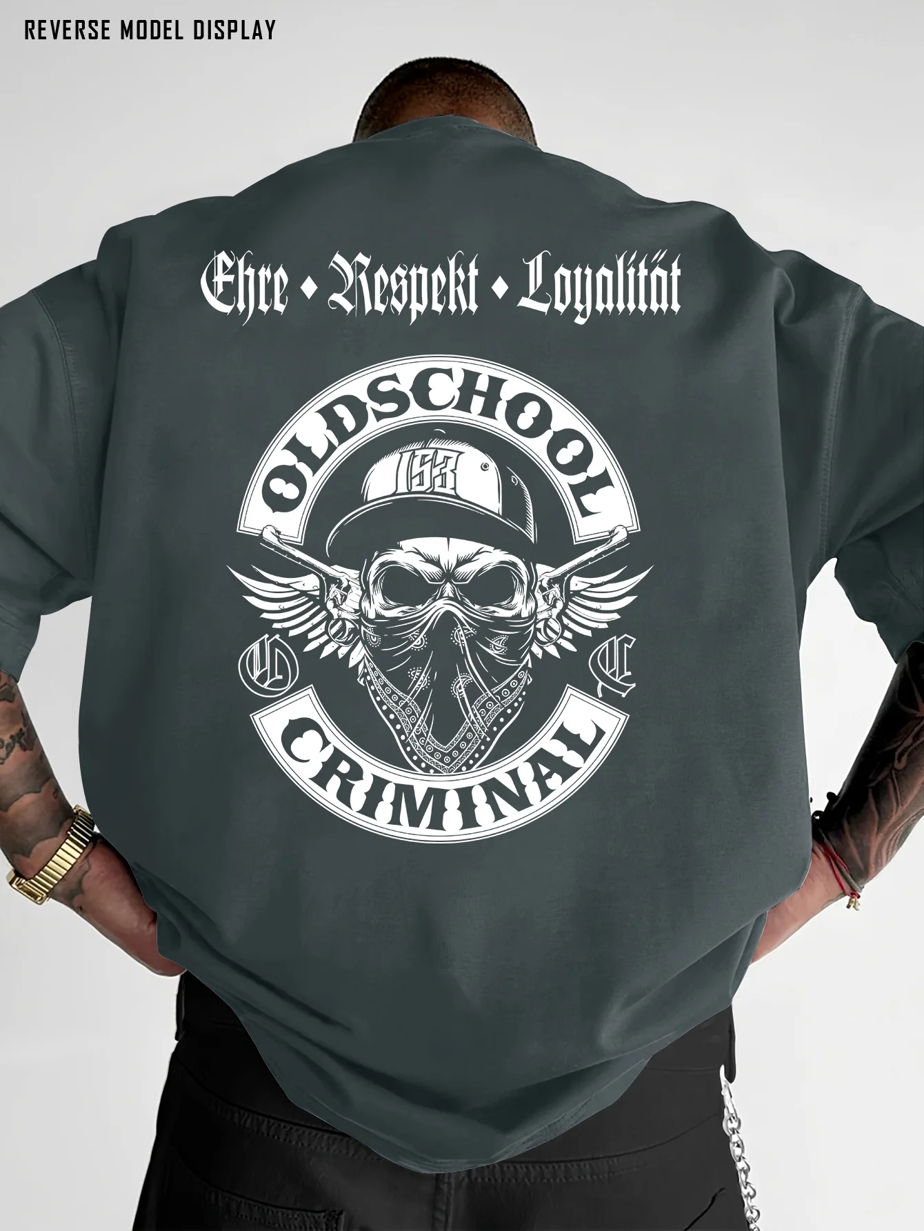 Oldschool Criminal Skull Wing Grafikdruck 100% Baumwolle Herren T-Shirt für Sommer-Streetwear und kühne urbane Ästhetik