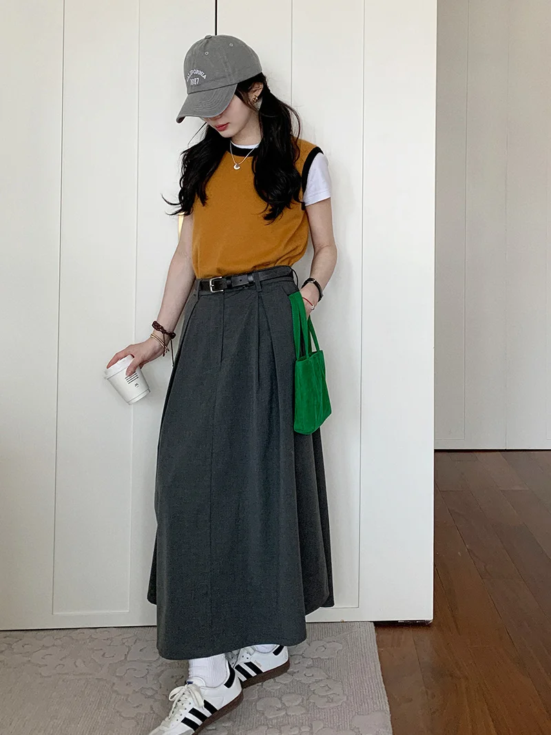 

Spring 2023 Women's round Ne Knitted Vest 7AM0PM Bear Design Outerwear Wool Blend Straight Cut Commute Sle Faion