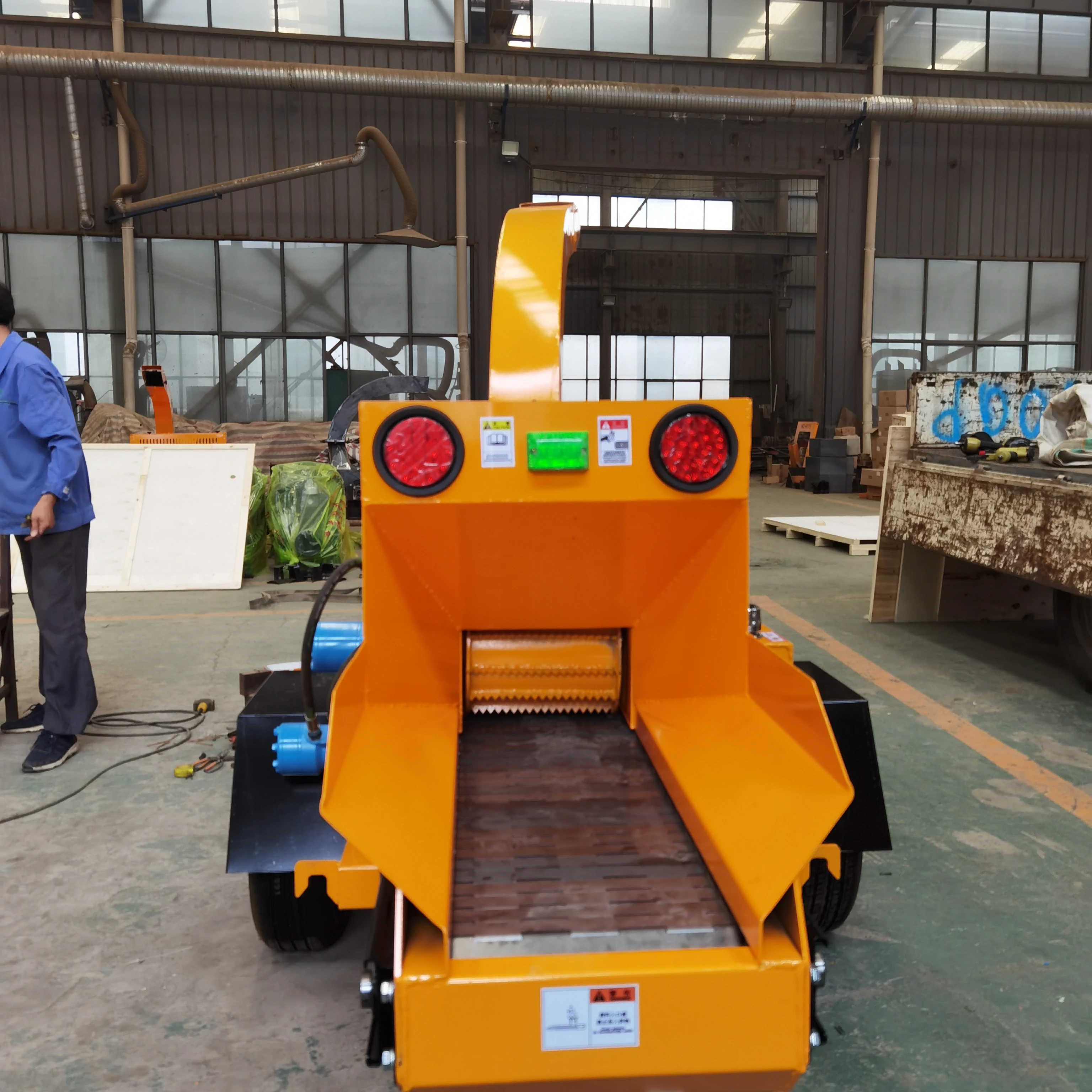 Factory Price Wheeled Forestry Machinery Diesel Branch Crusher Amazing Commercial Wood Chipper