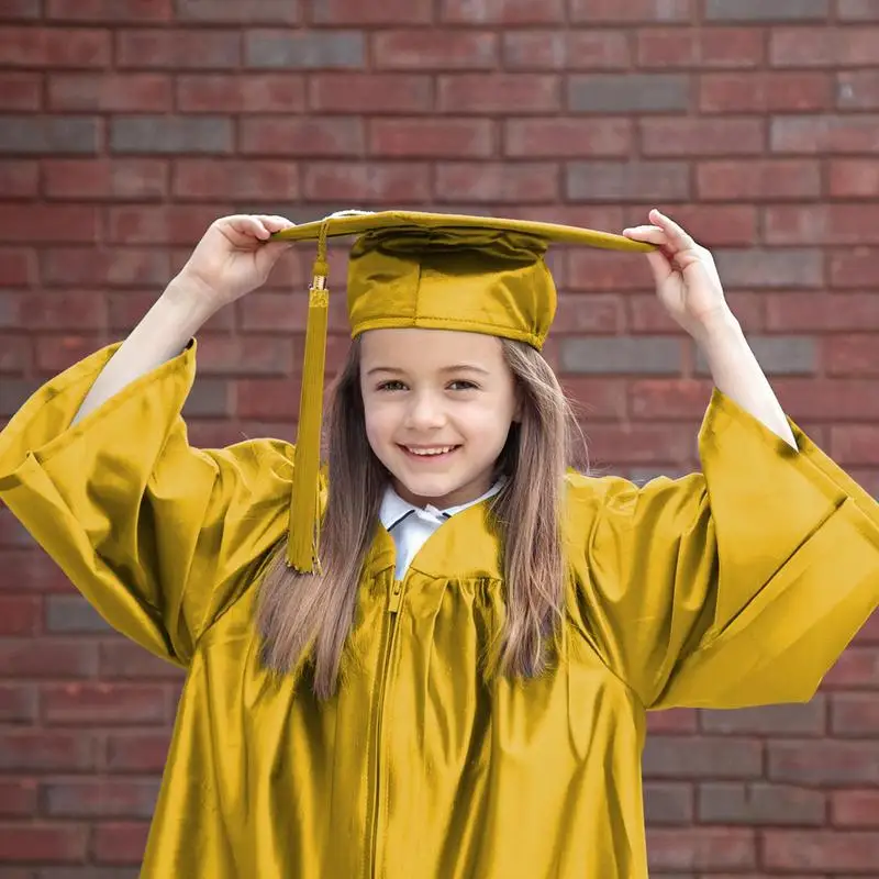 2023 berretto da laurea in età prescolare abito da laurea abito berretto nappa Set confortevole Unisex congratulazioni Grad Outfit per la scuola materna