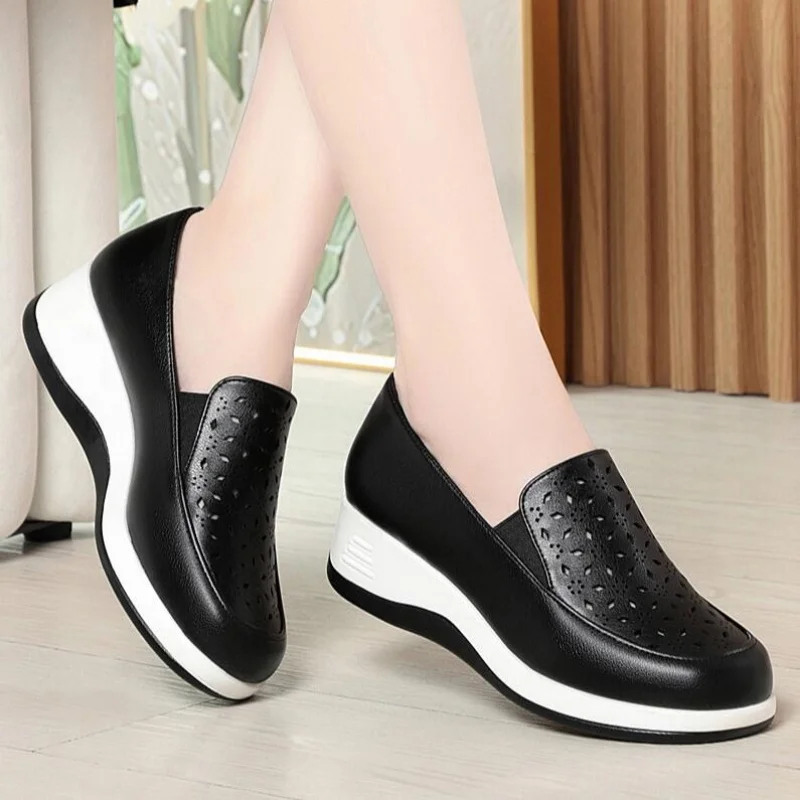 Mom Shoes Summer Single Shoes Breathable Middle-Aged Elderly Women's Shoes Soft Sole Comfortable Hole Shoes Wedge Leather Shoes
