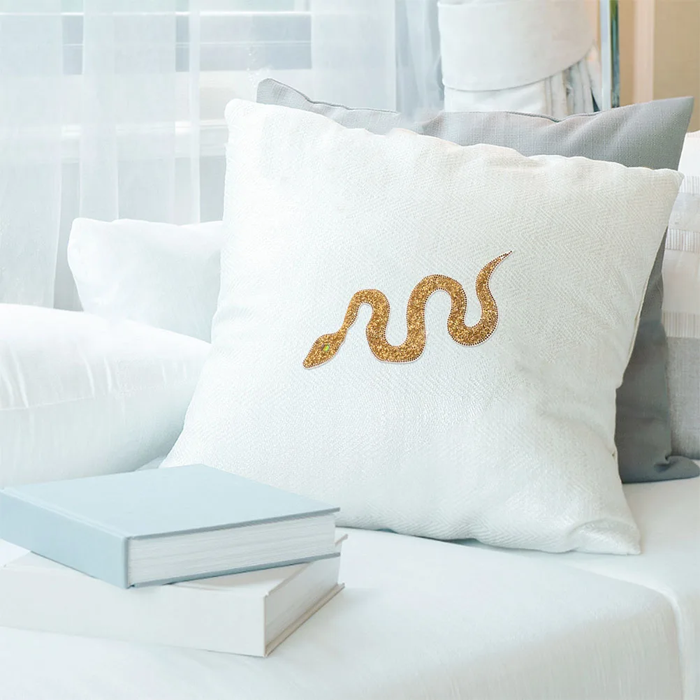 

2 Pcs Snake Shaped Rhinestone Cloth Patch Gold Banner Kite Brooch Pin Plastic Rhinestones Miss