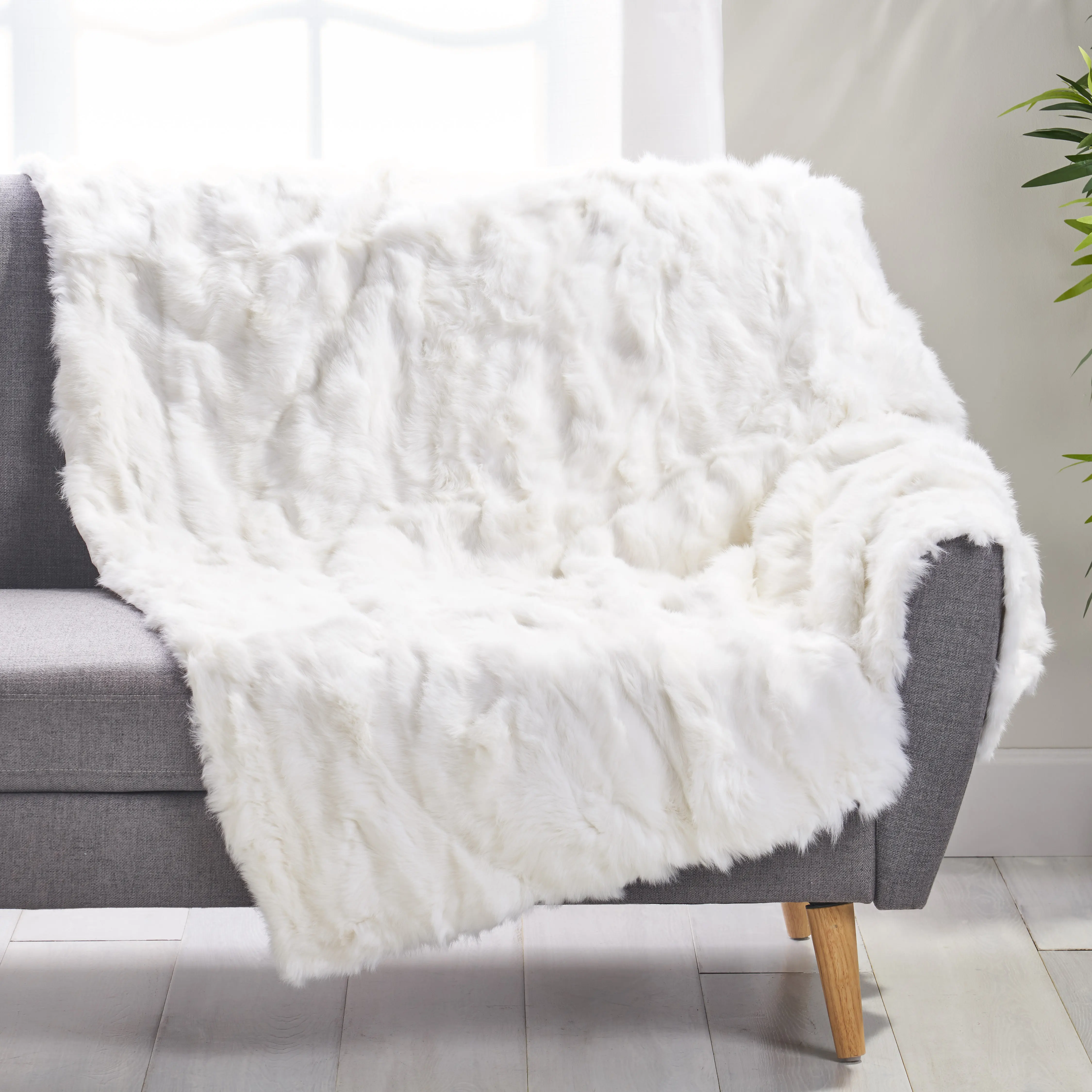 

Faux Fur Blanket Luxury Fluffy White Throw Blanket Winter Thick Warm Sofa Blanket Plush Fur Throws for Bed Bedroom Decor