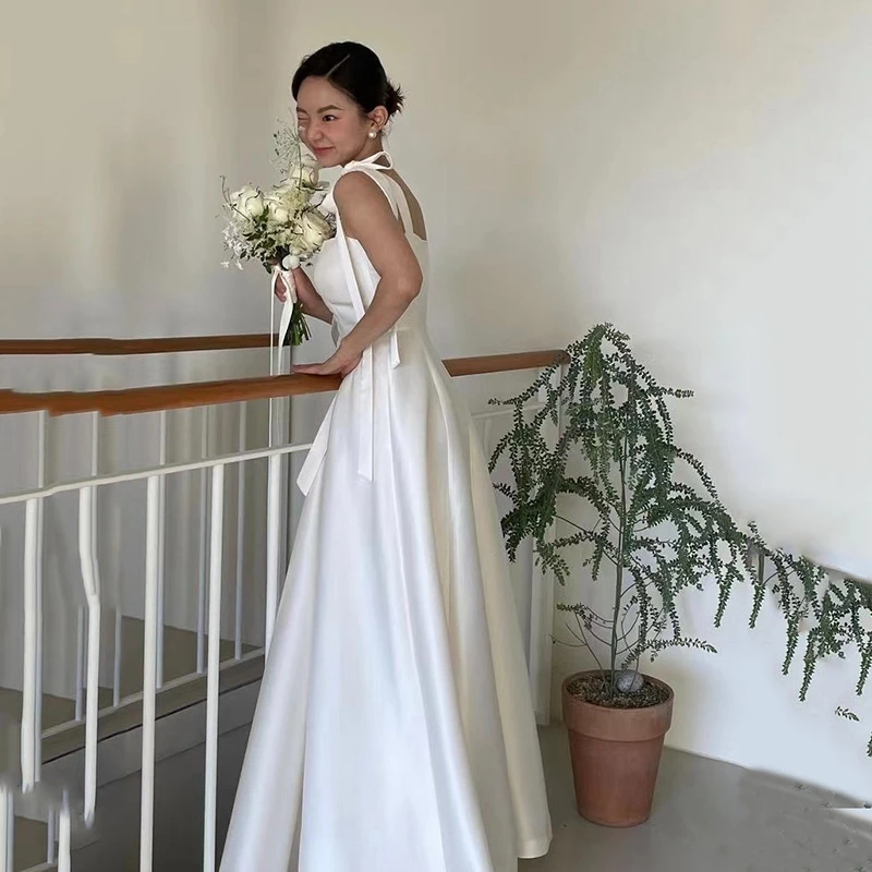 French Style Light Wedding Dress 2023 Winter Satin Suspenders Show Thin Bridal Dress Temperament Travel Photo Wedding Dress