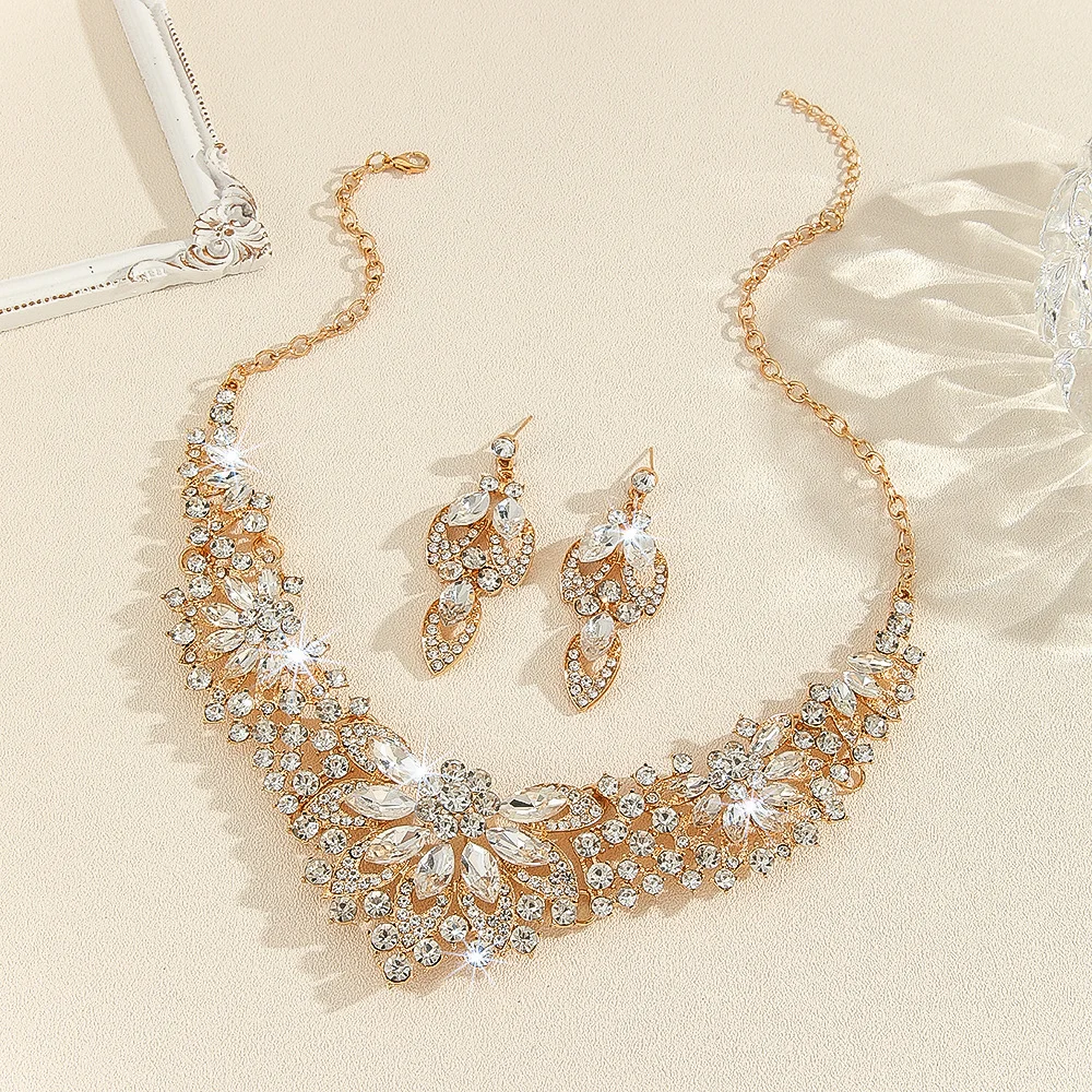 3 Pieces High-End Design Necklace Earrings Two-Piece Set