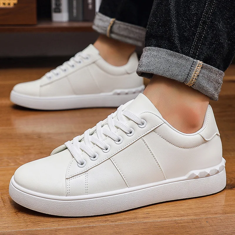 

2026 Spring High-Quality Men's Casual Football Shoes Luxury Flat Board Shoes for Men New Brand Men's Footwear