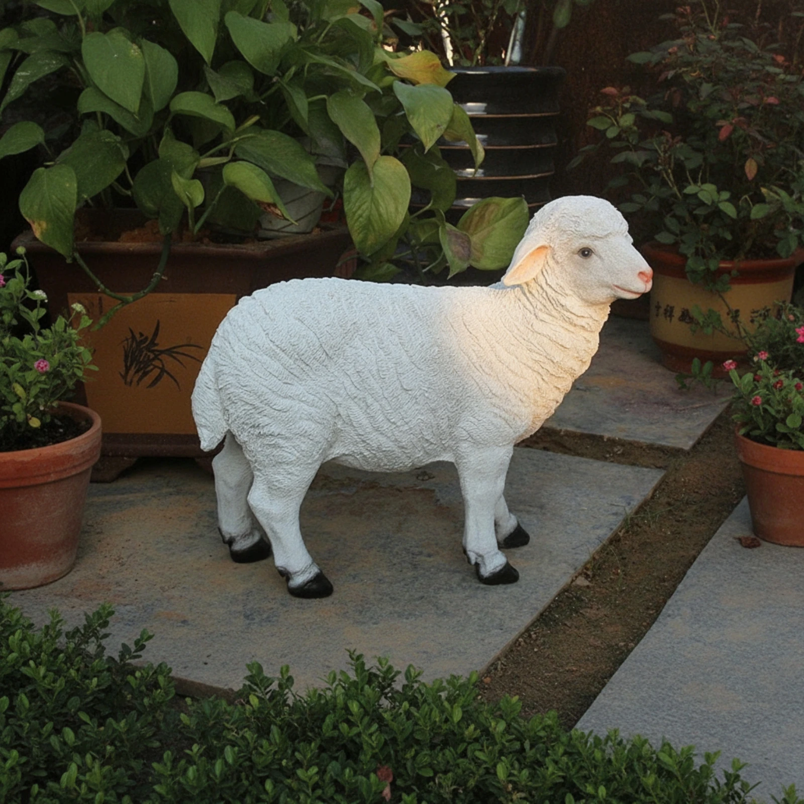 Sheep Figurine Textured Resin Sheep Animal Figurines Decorative Decor Cute for Homeowners, Garden, Lawn