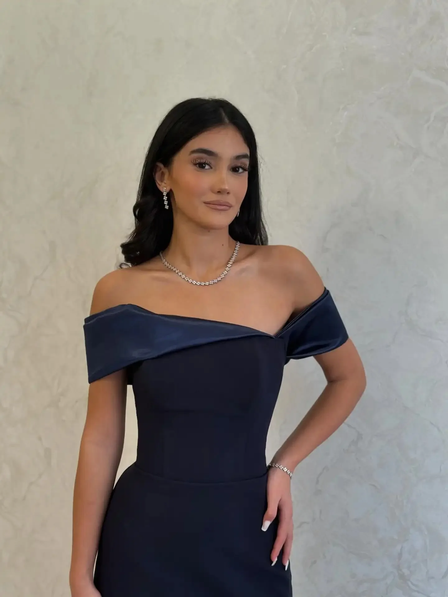 

Индивидуальное вечернее платье темно-синего цвета с открытыми плечами, облегающее, из атласа, для выпускного вечера, вечеринки, свадьбы, для гостей, 2026, Саудовская Аравия