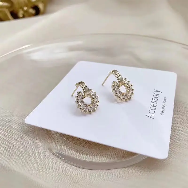 Plattiert 14 Karat echtes Gold Luxus winzigen Ohrring exquisite runde Zirkon Anti-Allergie Top-Qualität Ohrring Kreis Schmuck Anhänger Geschenk