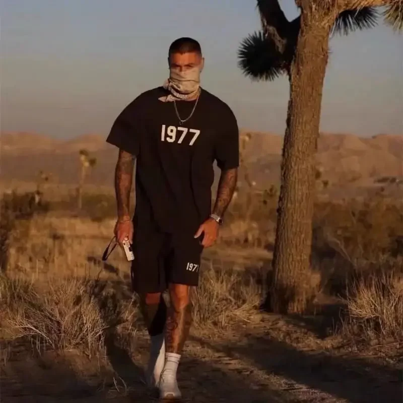 تريند ماركة 1977 الطباعة الرقمية للرجال والنساء طاقم الرقبة قصيرة الأكمام تي شيرت زوجين الصيف العلامة التجارية الأمريكية العصرية #3