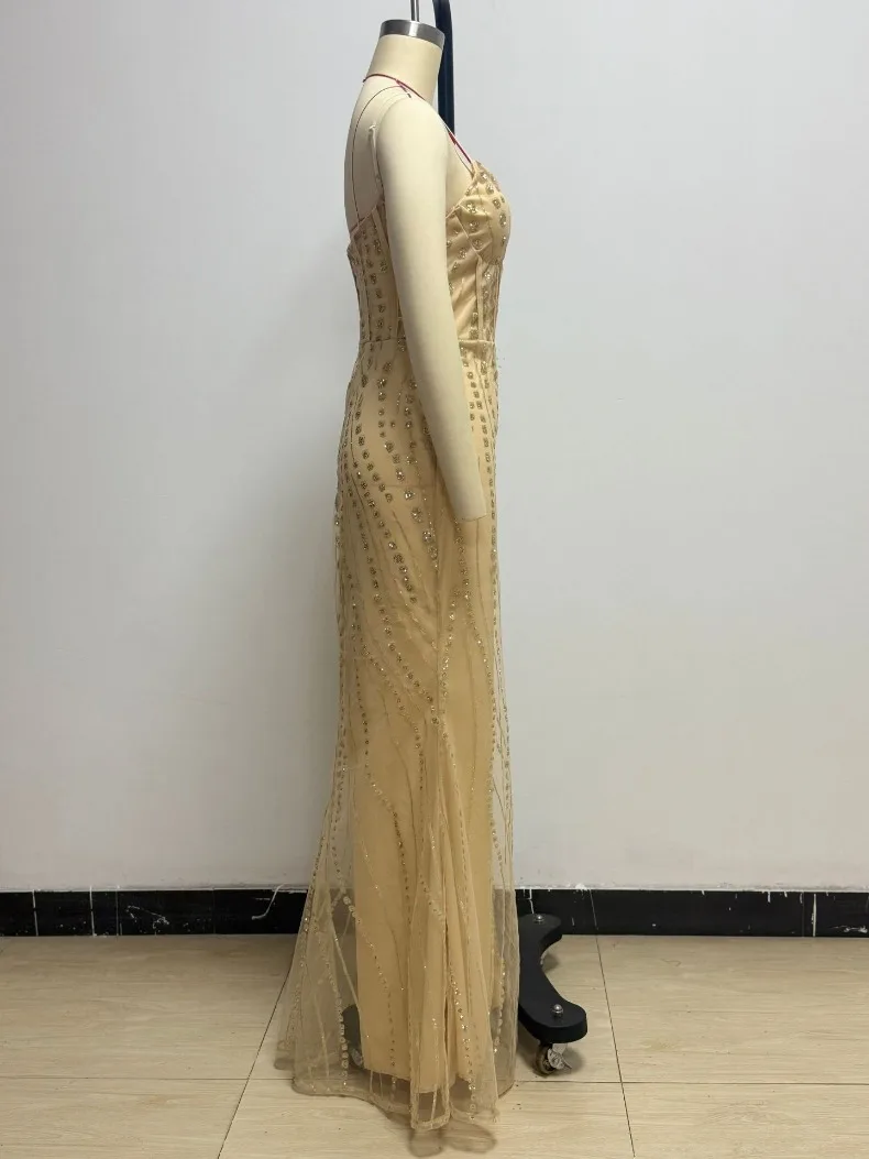 Nagelperlenbesetztes trägerloses Fischschwanzkleid mit tailliertem Schnitt und sexy Party-Flair, elegantes Kleid für Abschlussfeier und Brautjungfern. – Detail 10