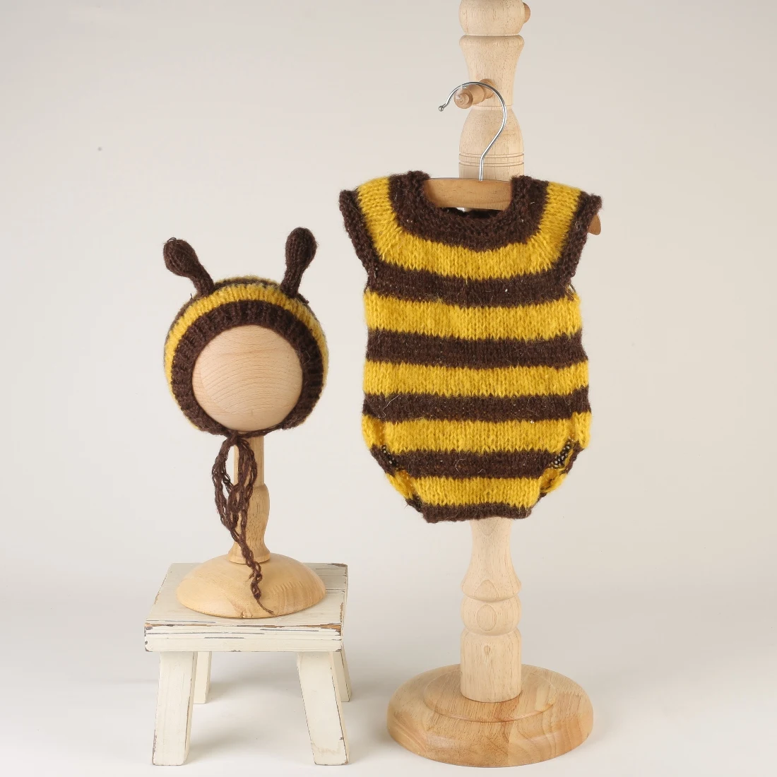 Newborn Handmade Knit Bee Romper And Bonnet Baby Overall Onesie Newborn Hooded Newborn Photography Props clothes Set