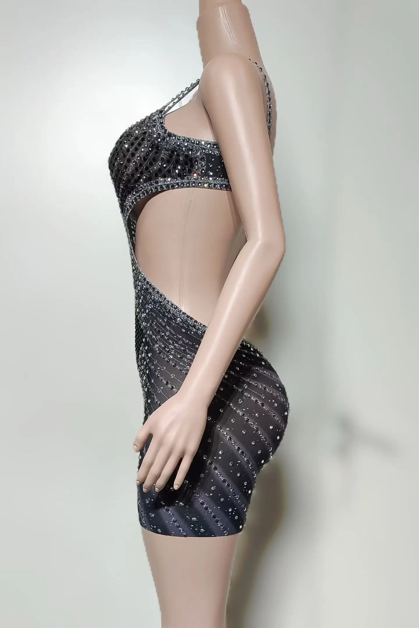 Xigua Rose Red Women Suspender Dress Sexy Hollow Out Full Diamond Gowns Bar Backless Dress Prom Birthday Cocktail Party Gowns