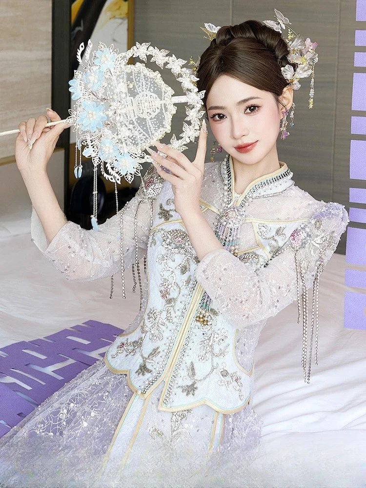 Novo estilo roxo vestido de noiva bordado pesado estilo chinês com coroa fênix e brilho rosado