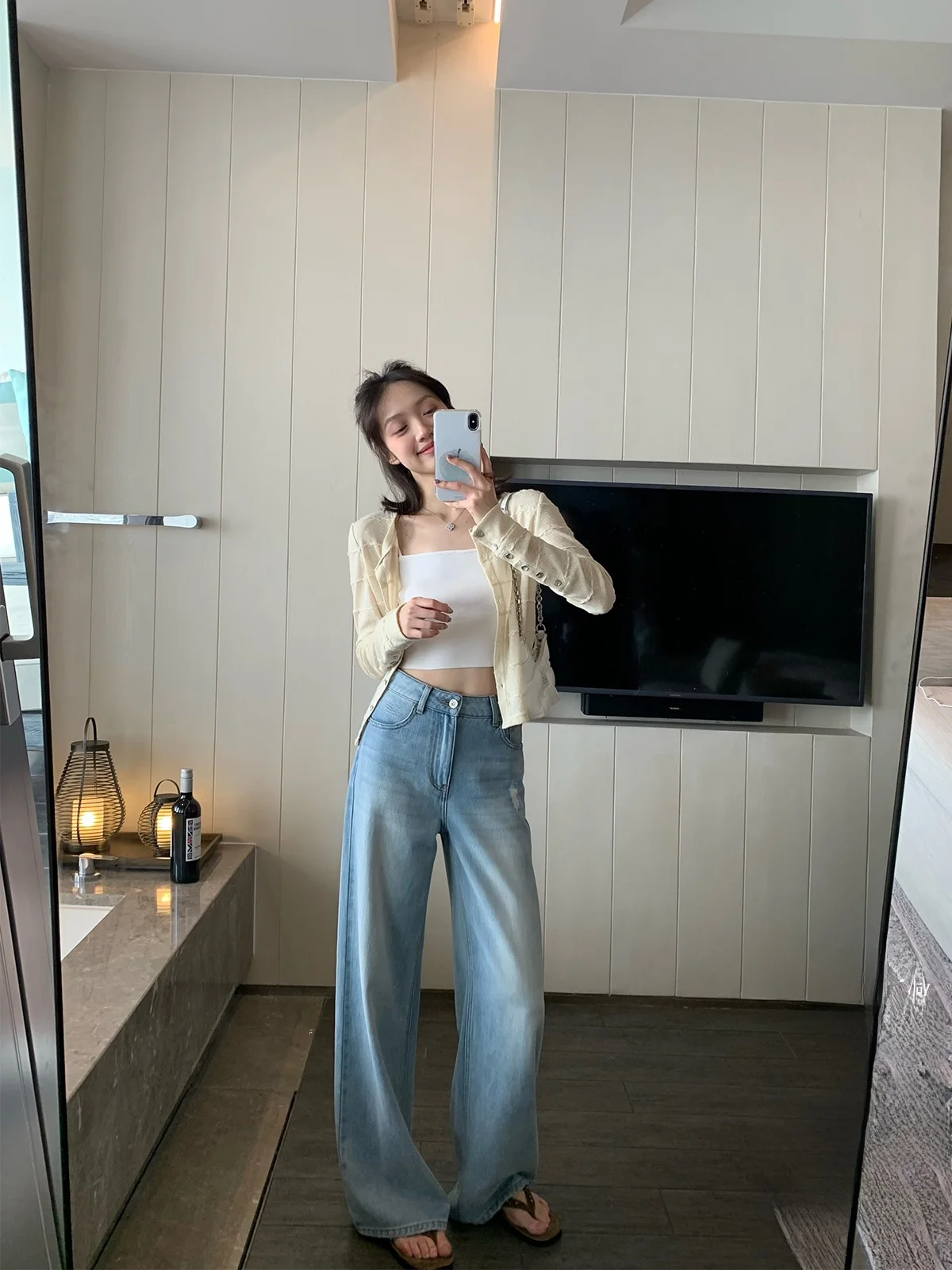 

Lightweight Casual White Denim Jeans High Quality Cotton Straight Leg Ladies Jeans Spring Season Natural Waist