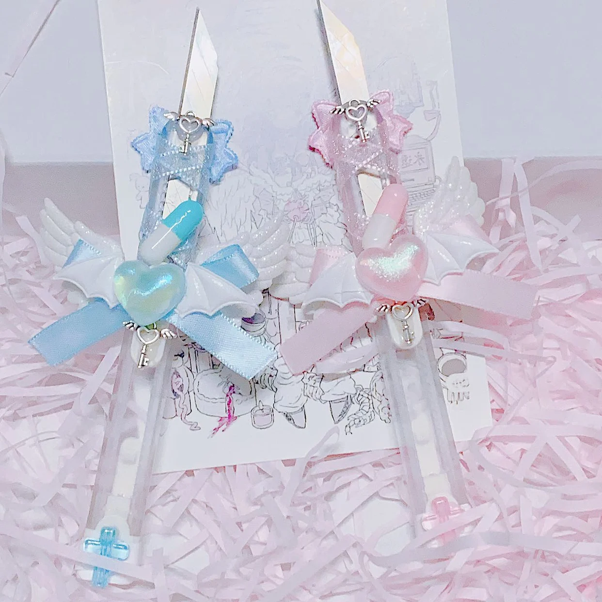 New Arrival Sharp Cute Dual Color Unboxing Tool Lovely Pink And Blue Ideal for Anime Entertainment Accessories