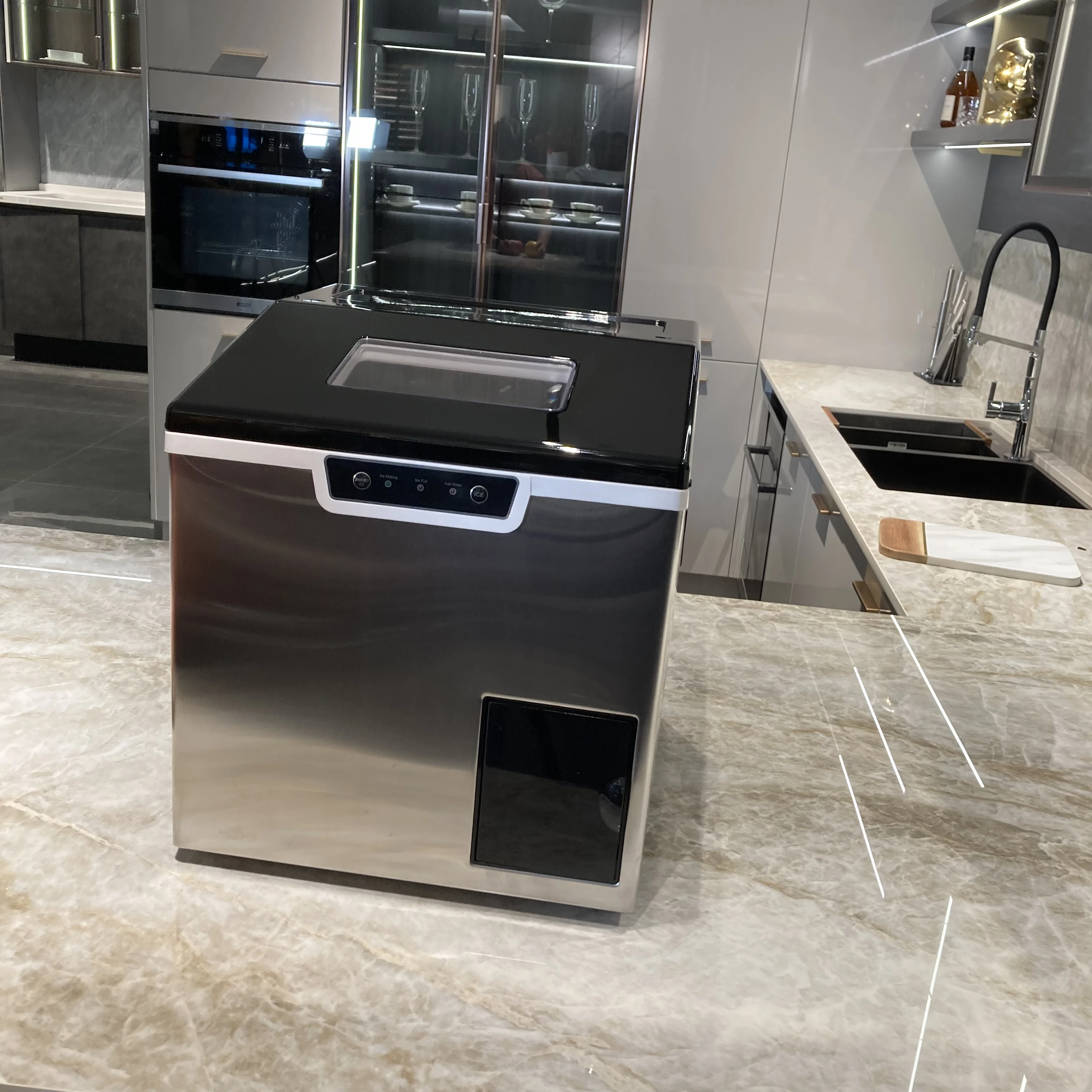 OEM ポータブル製氷機急速セルフクリーン製氷機クラッシュアイス付き 18 個/サイクル 7-10 分製雪機プッシュボタン