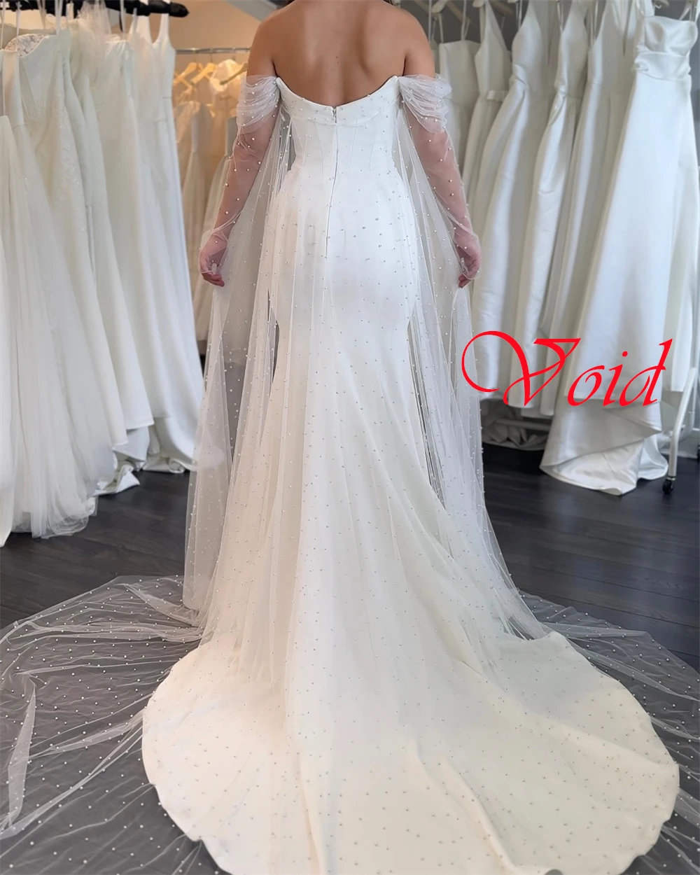 Robes de mariée en mousseline de soie blanche personnalisées, élégantes, sans bretelles, épaules dénudées, manches longues, robe de mariée avec traîne chapelle, robe sirène