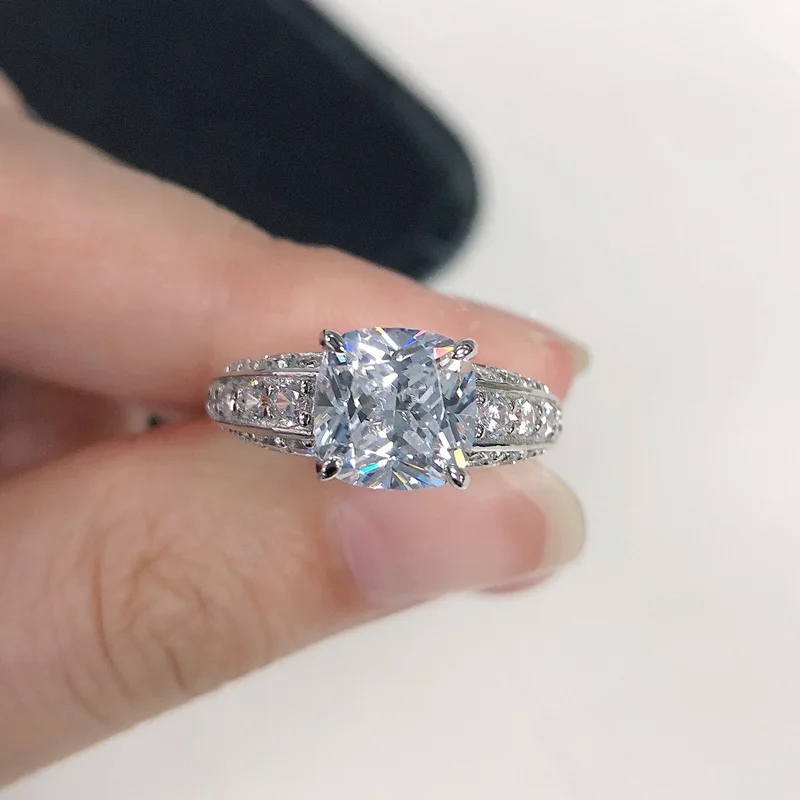 نساء، خاتم فاخر من البلاتين الفاخر الخفيف PT950 كيس بلاتينيوم 3 قيراط ألماس موسان، يؤرخ مكدس لإظهار رومانسية