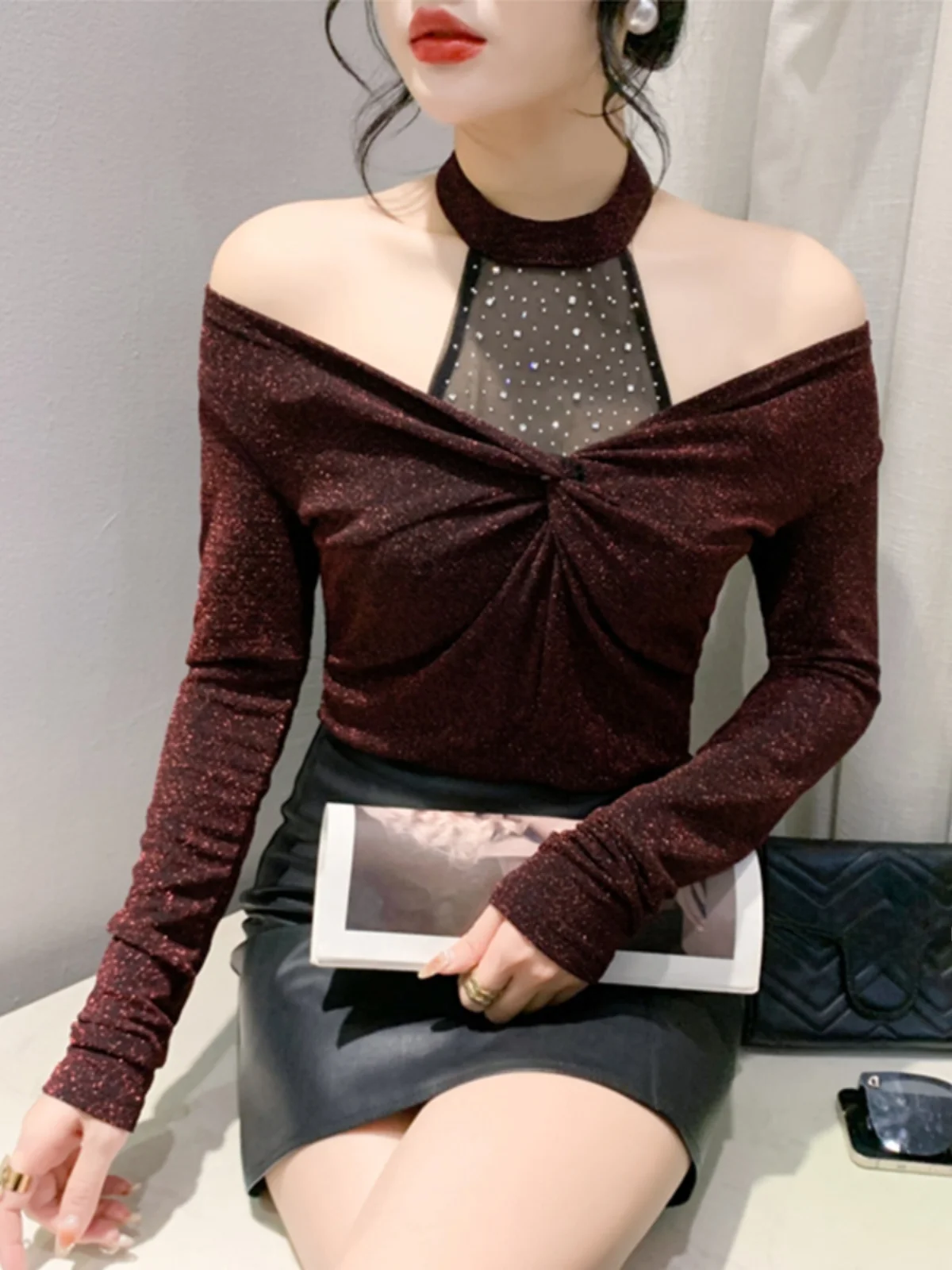 Sexy Oulder Bared N…