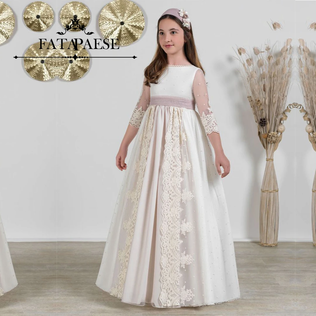 

FATAPAESE Customized Spectacular Communion Dress with a Pale Purple Sash Pintuck Skirt for Ceremony Bottons-Back and Large Bow