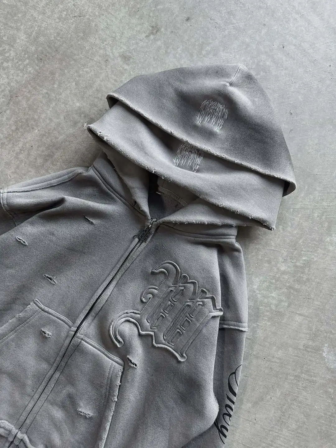 Damenkleidung Distressed Doppellagiger Reißverschluss-Hoodie mit Gothic-Schriftzug Übergroßer Streetwear-Pullover für Casual-Looks