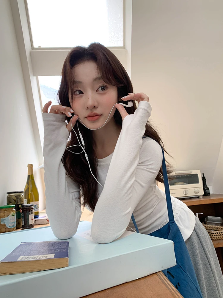 

Женская приталенная футболка с длинным рукавом и круглым вырезом, новая весенняя коллекция, белая базовая блузка, повседневная, дышащая, комфортная