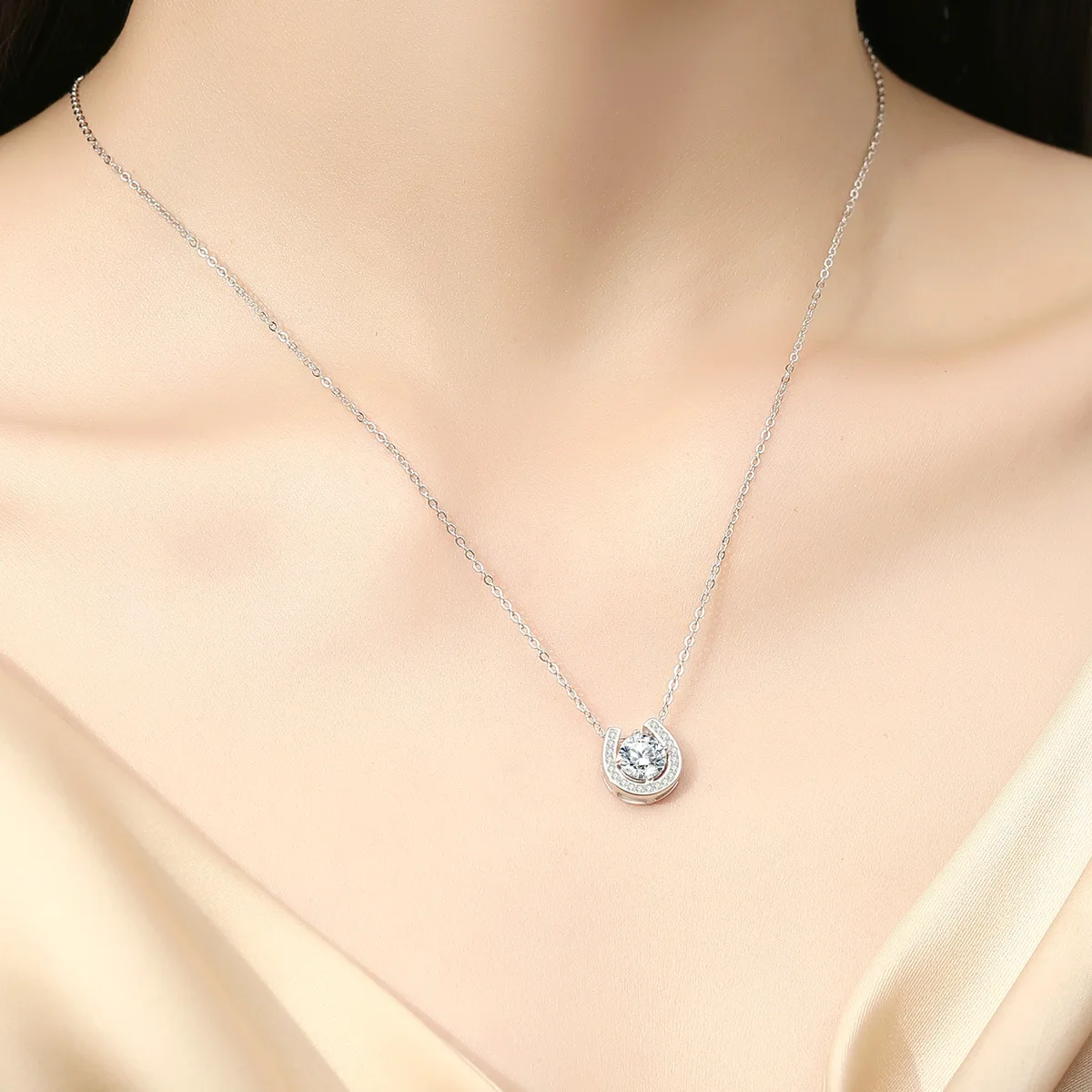 1ct D Color Moissanite Necklace for Women Beating Heart S925 Sterling Silver Plated White Gold Pendant Wholesale