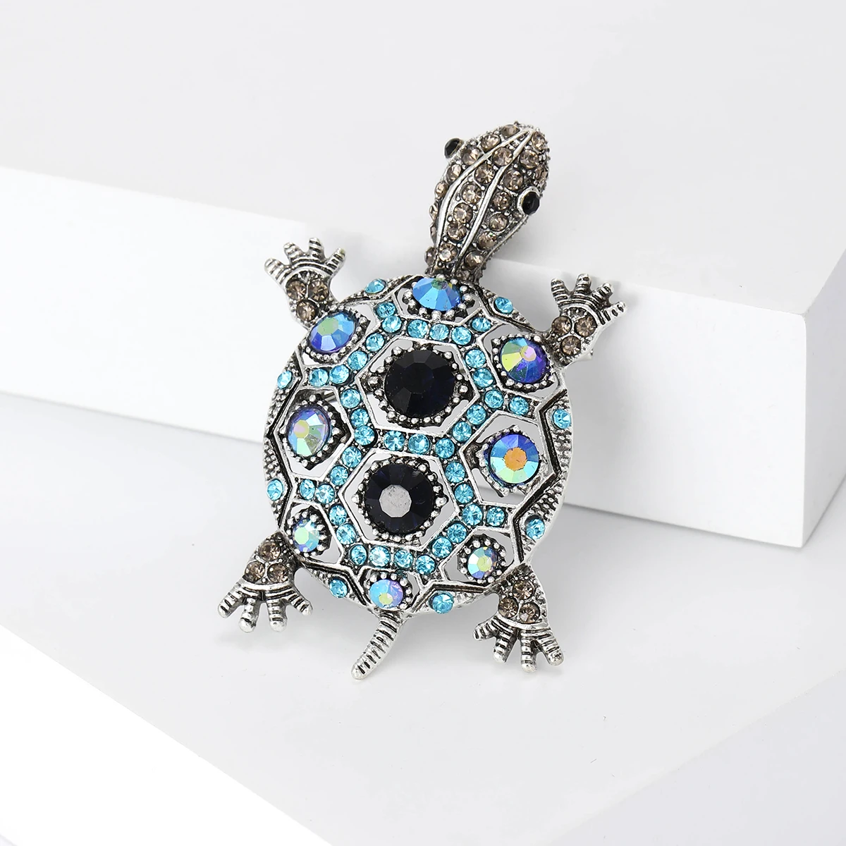 Trendy Shiny Rhinestone Turtle Brooches for Women Unisex Animal Pins 4-color Available Casual Party Accessories Gifts