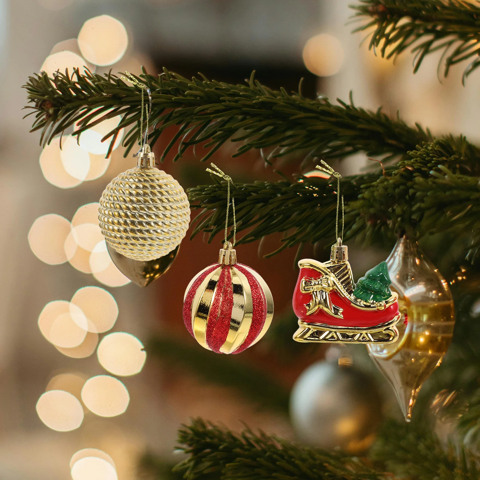 

72Pcs Christmas Tree Ornaments Set Red Gold Mini Baubles Electroplated Finish Hanging Balls for Holiday Wedding Seasonal Home