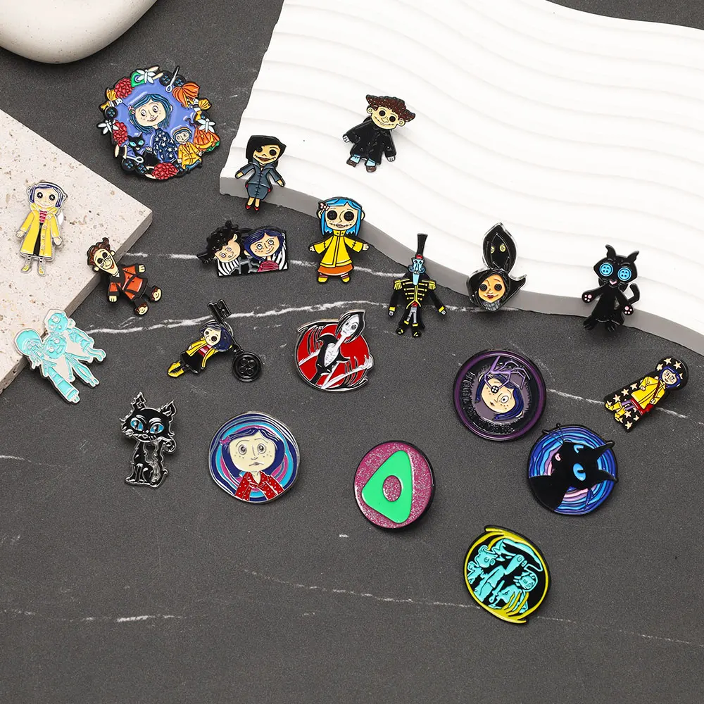 أفلام الرعب المتحركة كورالاين دمية المينا دبابيس شخصية كرتونية دور بروش شارة التلبيب الشرير هالوين مجوهرات هدية لصديق #5