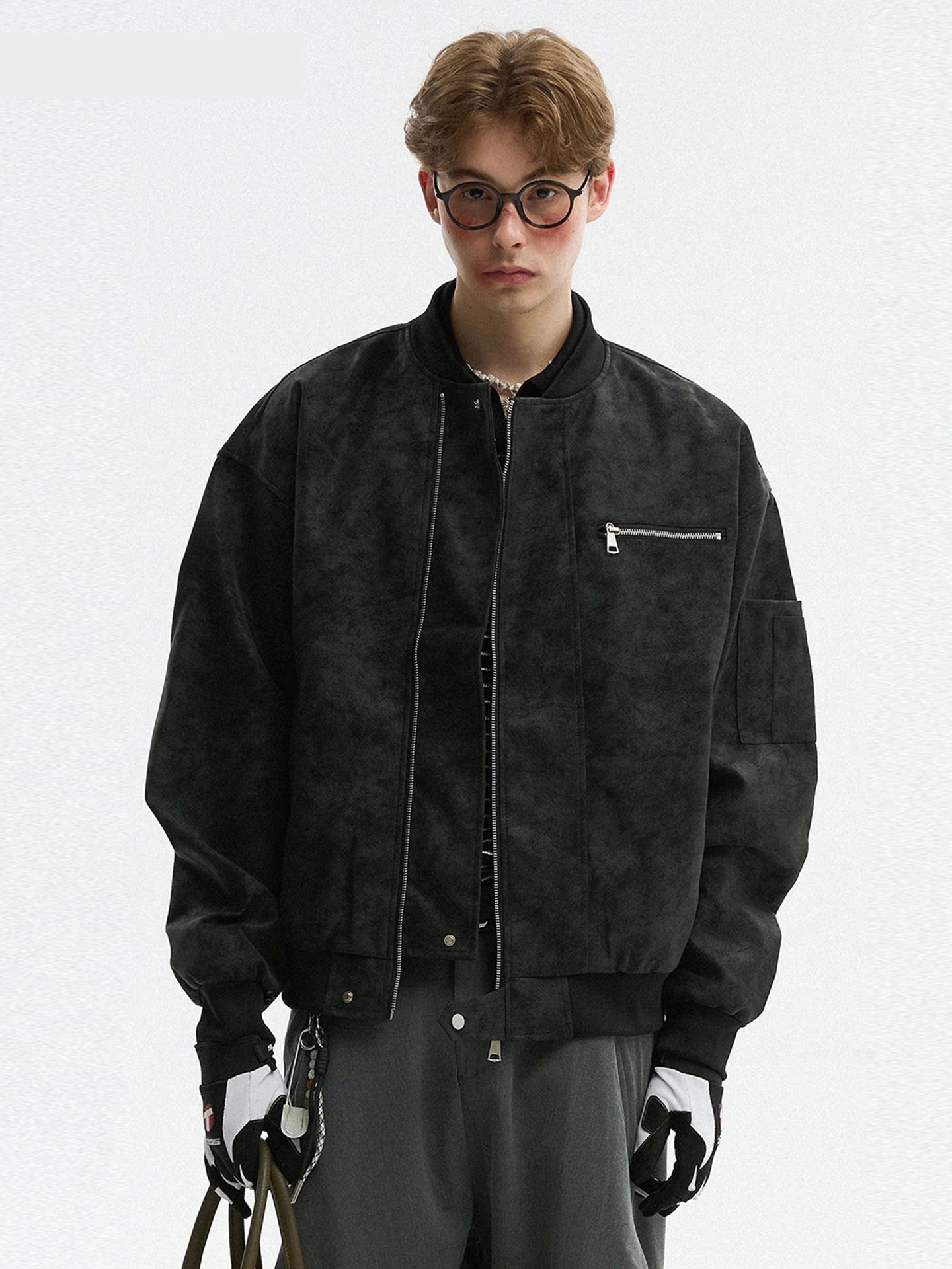 

Мужская свободная куртка из искусственной кожи в винтажном американском стиле, с эффектом потертости, на молнии, с декоративными элементами и ребристым низом, в стиле мото-бейсбол.