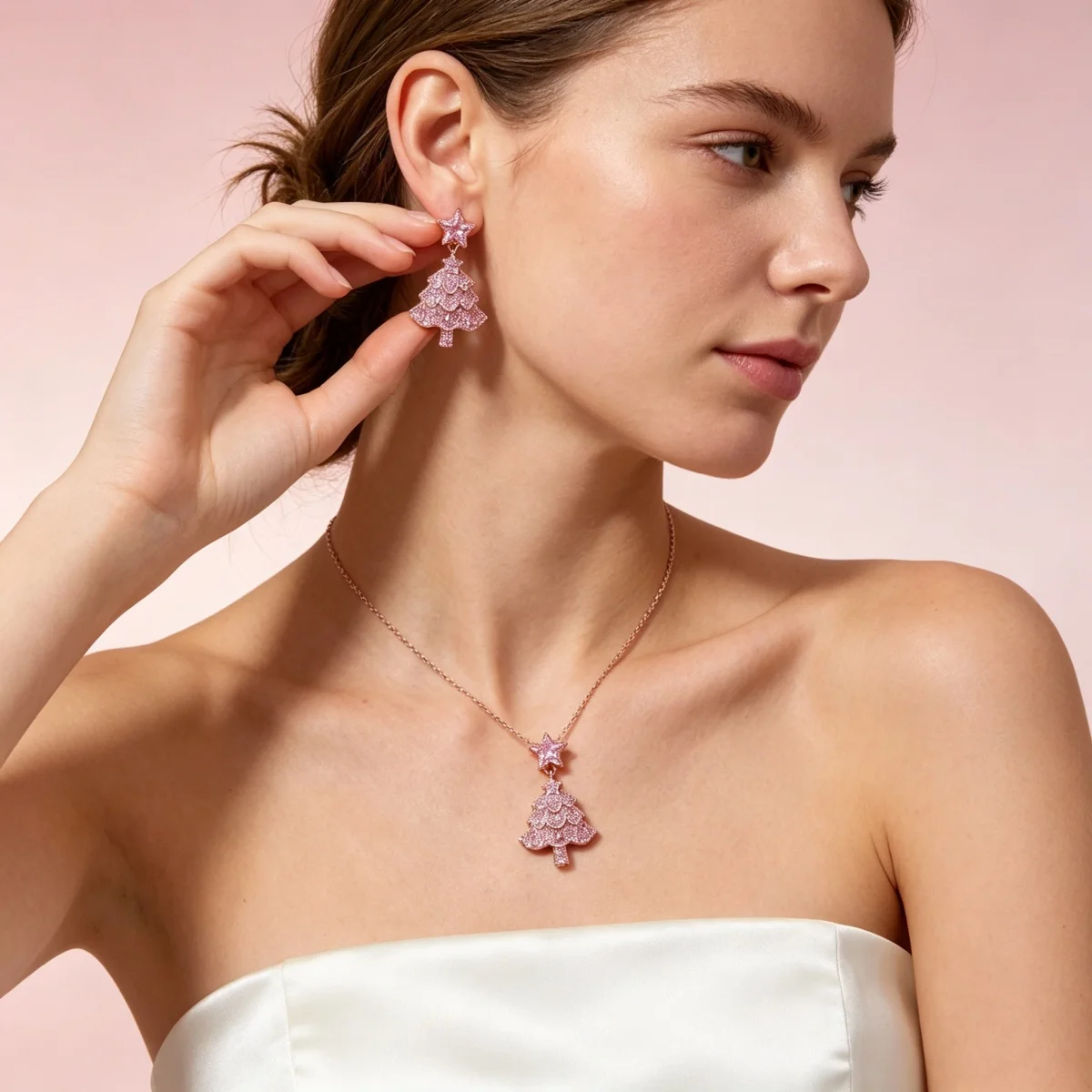 Glitzerndes, vollrosa Strass-Weihnachtsbaum-Halsketten- und Ohrring-Set für Damen, zartes, süßes Stern-Weihnachtsbaum-Schmuckset für Neujahr. – Detail 15
