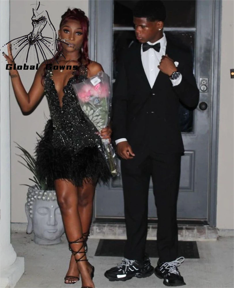 

Sexy O N Short Prom Dresses Black Girls Bead Crystal Birthday Party Rhinestone Feathers Mini Cocktail Homecoming Customized