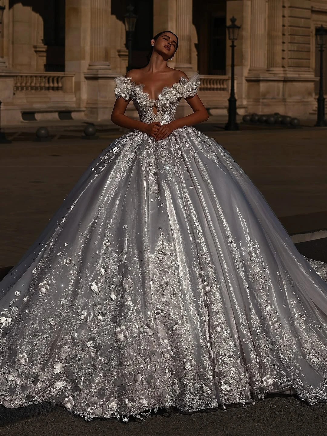 ゴージャスなウェディングドレス 夜会服 Vネック アップリケ スパンコール フロアレングス バックレス ブライダルドレス カスタムメイド Vestido de novia