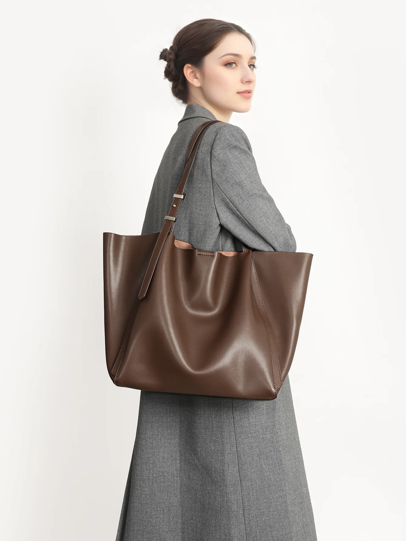 

Genuine Leather Large-Capacity Bag for Women 2026 New Fashion Retro Tote Bag Korean Style Trendy Single-Shoulder Mother-Daughter Bag Cross-Border