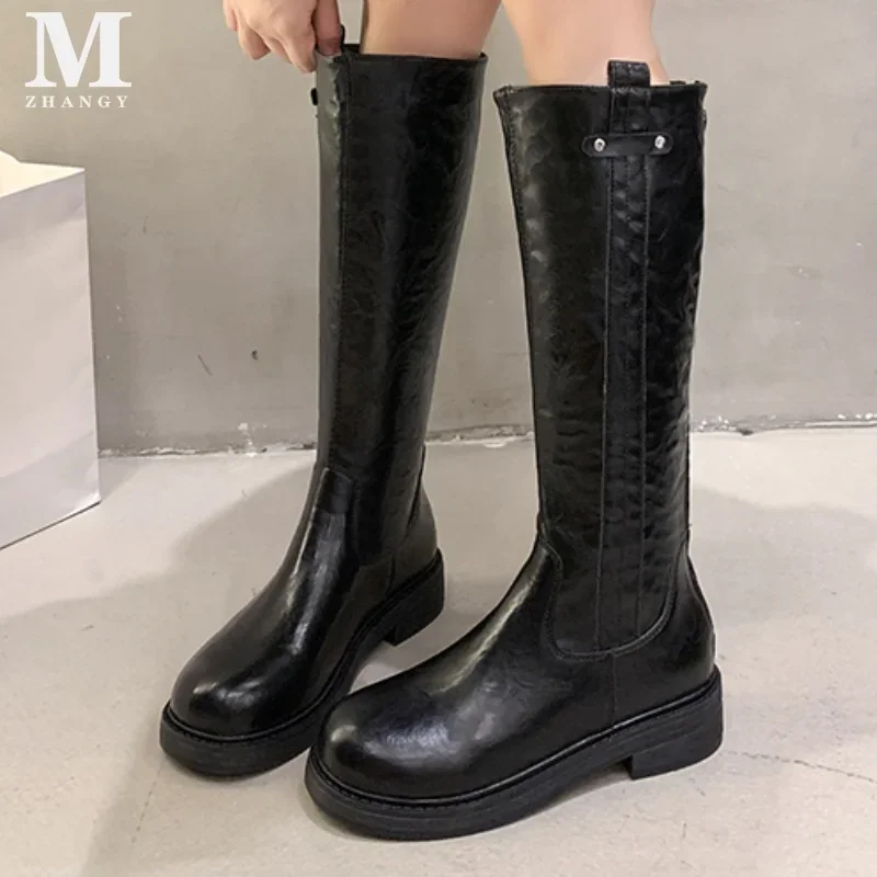 Bottes en cuir au genou pour femmes, talons mi-hauts épais, chaussures de moto confortables, créateur tendance, hiver, nouveau, 2025